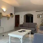 Benabola & 4*
