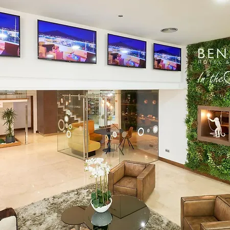 Aparthotel Benabola &