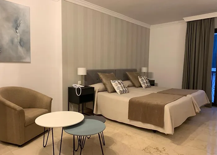 Aparthotel Benabola & Marbella