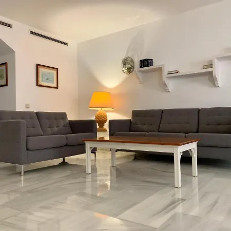 Ξενοδοχείο με διαμερίσματα Benabola & 4*