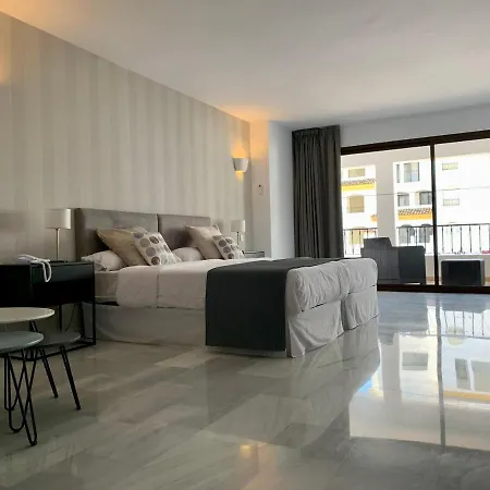 Aparthotel Benabola & 4*