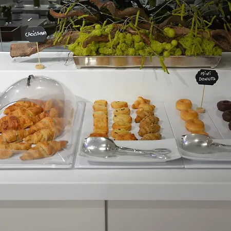 Ξενοδοχείο με διαμερίσματα Benabola & 4*