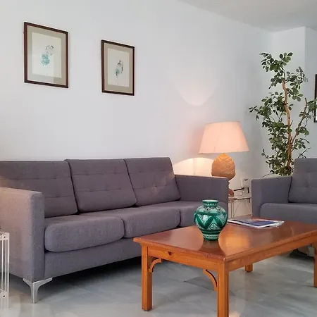 Benabola & Ξενοδοχείο με διαμερίσματα 4*