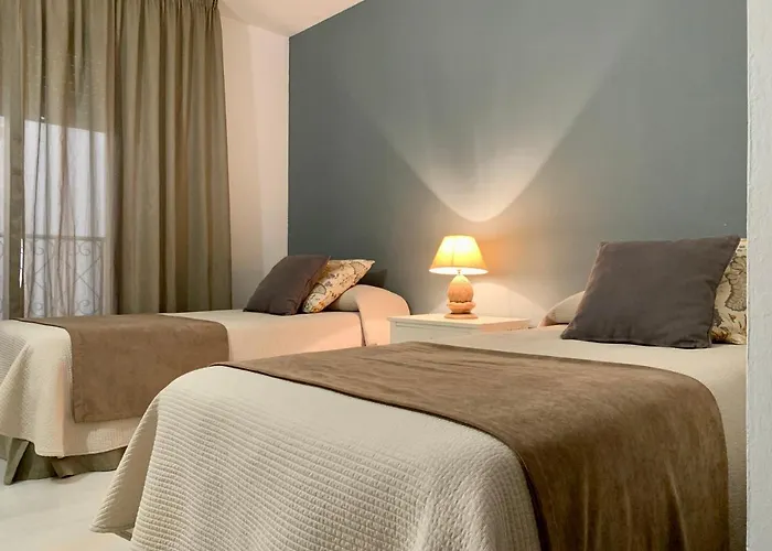 Benabola & Apartmanhotel 4*